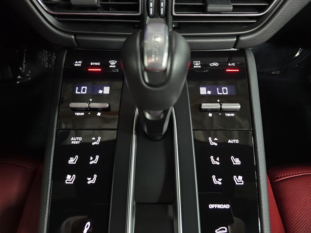 Certified 2026 Porsche Macan S AWD/4WD image 19
