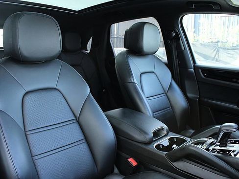 Used 2019 Porsche Cayenne image 28