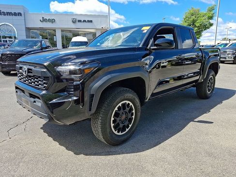 Used 2024 Toyota Tacoma 4x4 Double Cab image 3