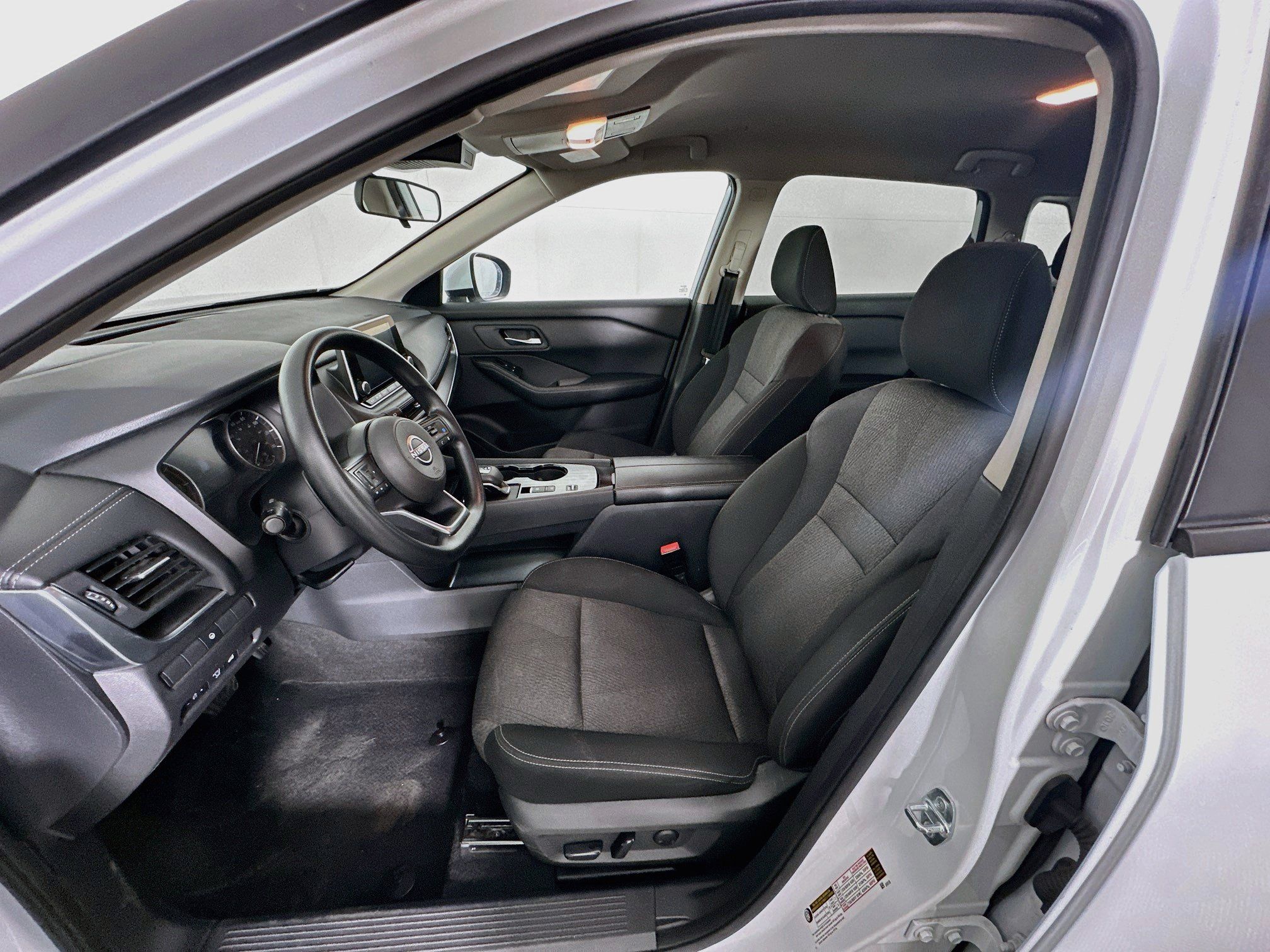 Used 2024 Nissan Rogue SV FWD image 13