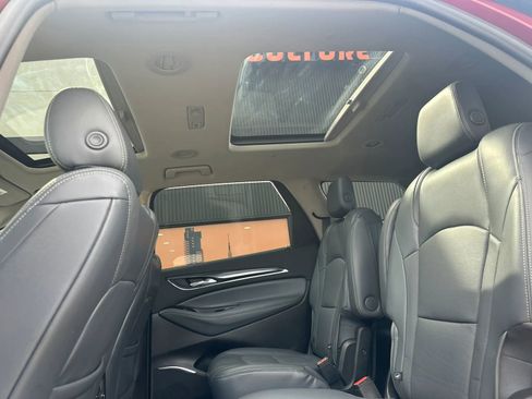 Used 2018 Buick Enclave Essence image 10