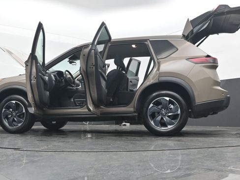 Used 2025 Nissan Rogue SV image 45