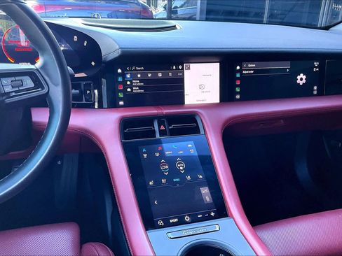 Used 2022 Porsche Taycan image 6