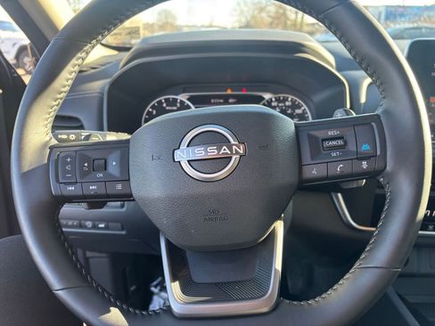 Used 2025 Nissan Rogue SV image 28