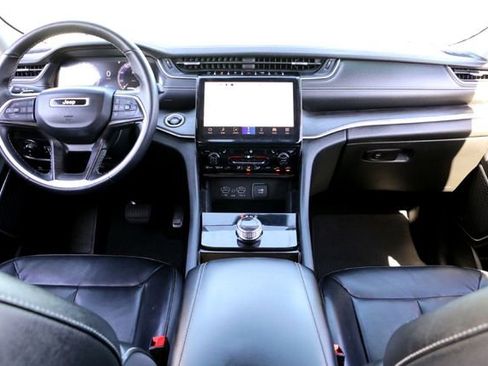 Used 2022 Jeep Grand Cherokee Limited image 25