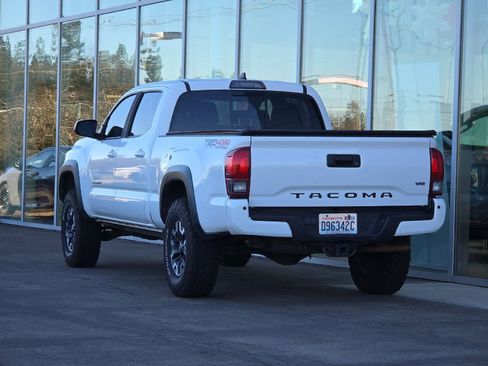 Used 2019 Toyota Tacoma TRD Off-Road w/ Technology Package image 5