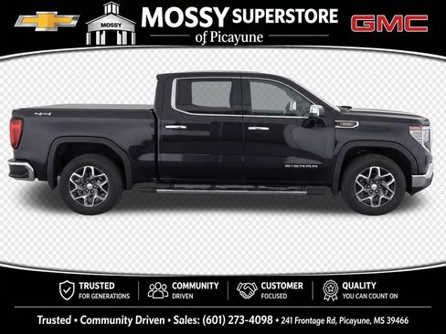 Used 2022 GMC Sierra 1500 SLT w/ SLT Premium Plus Package AWD/4WD image 10