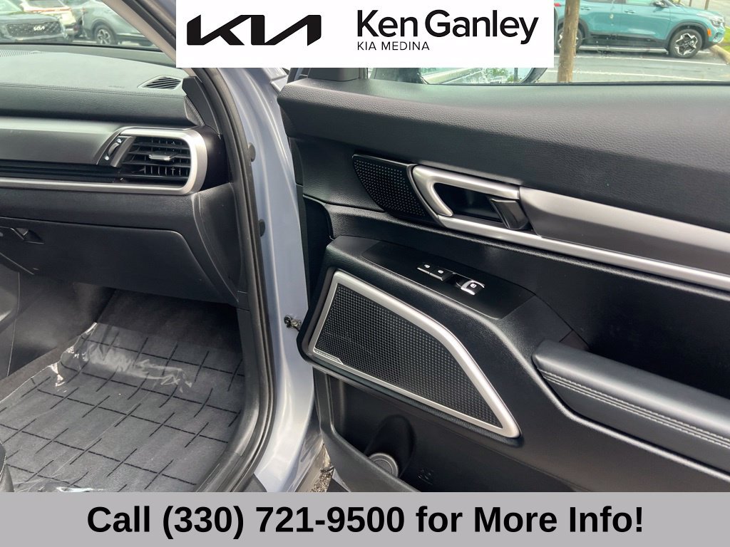 Used 2024 Kia Telluride LX FWD image 59