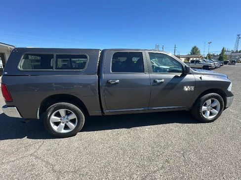 Used 2017 RAM 1500 Classic SLT image 3