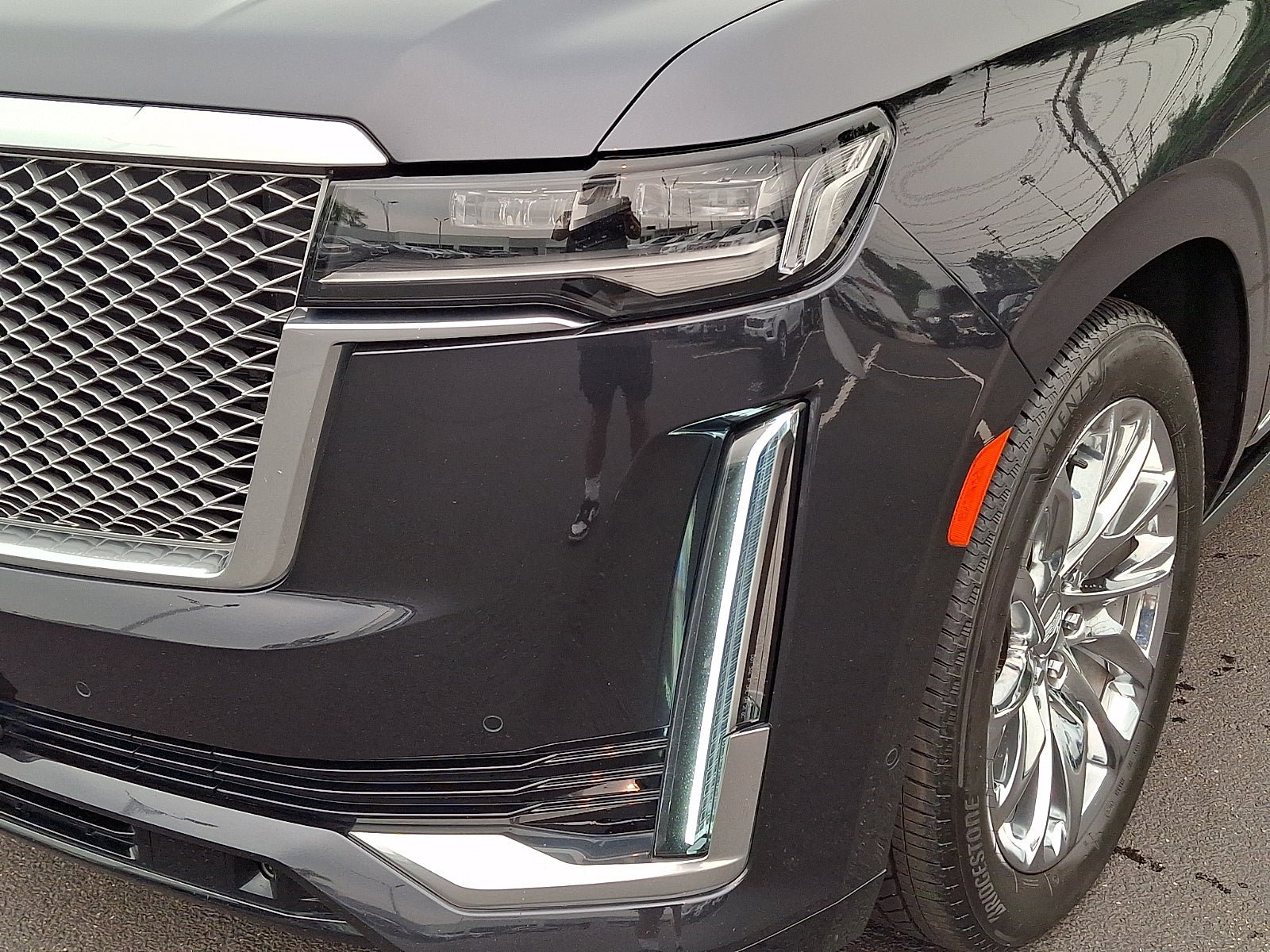 Certified 2022 Cadillac Escalade Premium Luxury Platinum w/ Heavy-Duty Trailer Package AWD/4WD image 11