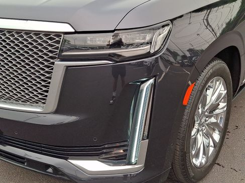 Certified 2022 Cadillac Escalade Premium Luxury Platinum w/ Heavy-Duty Trailer Package AWD/4WD image 11