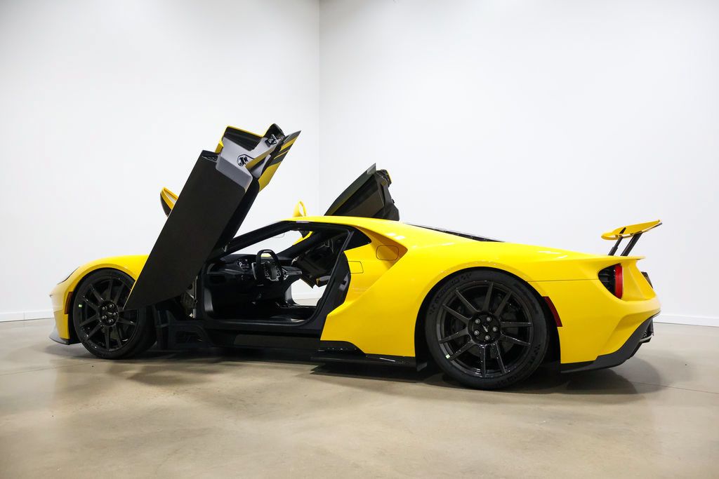 Used 2020 Ford GT Carbon Series RWD image 23