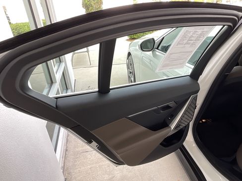 Certified 2025 BMW i5 eDrive40i w/ Premium Package RWD image 23