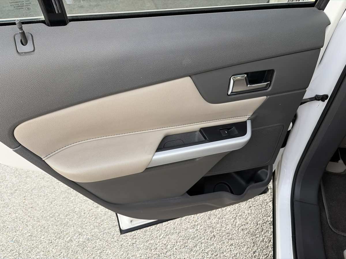 Used 2013 Ford Edge Limited FWD image 12