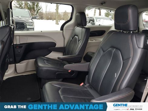Used 2018 Chrysler Pacifica Touring-L Plus image 23