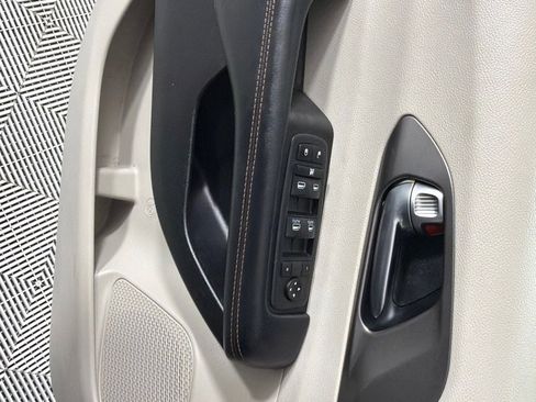 Used 2020 Chrysler Pacifica Touring FWD image 10