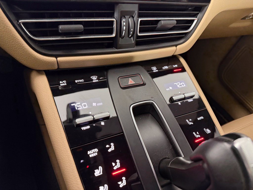Certified 2023 Porsche Macan Turbo AWD/4WD image 25