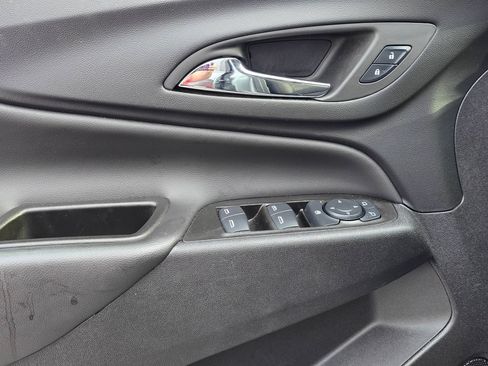 Used 2024 Chevrolet Equinox LT FWD image 9
