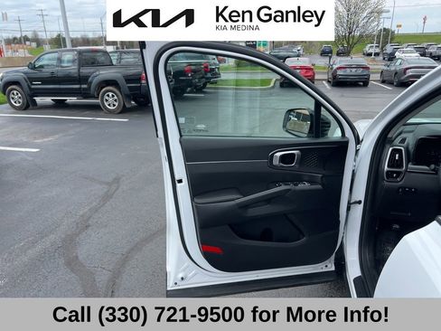 Certified 2022 Kia Sorento S w/ Panoramic Sunroof Package image 26