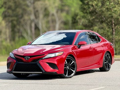 Used 2019 Toyota Camry XSE image 8