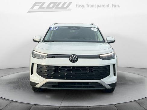 Certified 2025 Volkswagen Tiguan S image 3