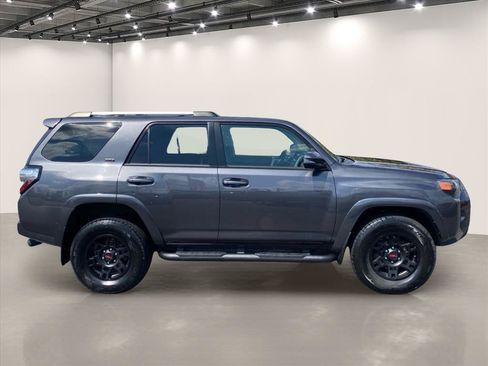 Used 2022 Toyota 4Runner SR5 Premium AWD/4WD image 8