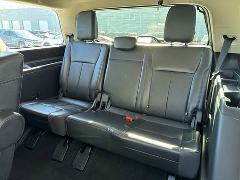 Used 2023 Ford Expedition XLT image 19