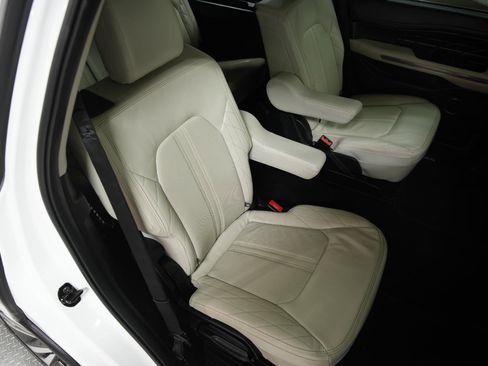 Used 2021 Ford Expedition Platinum image 18