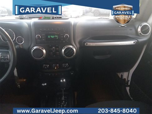 Used 2016 Jeep Wrangler Unlimited Sahara w/ Connectivity Group image 3