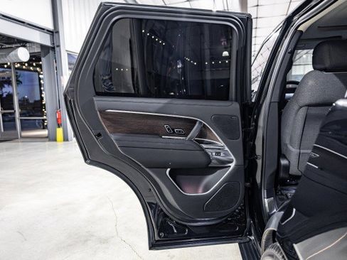 Used 2023 Land Rover Range Rover SE image 13