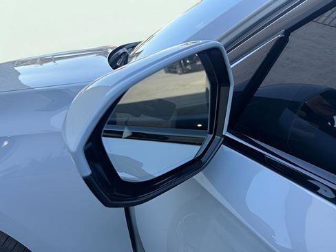 Used 2023 BMW 740i w/ Parking Assistance Package image 33