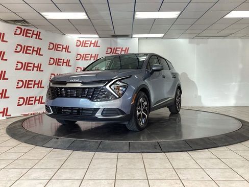 Used 2025 Kia Sportage EX FWD image 3
