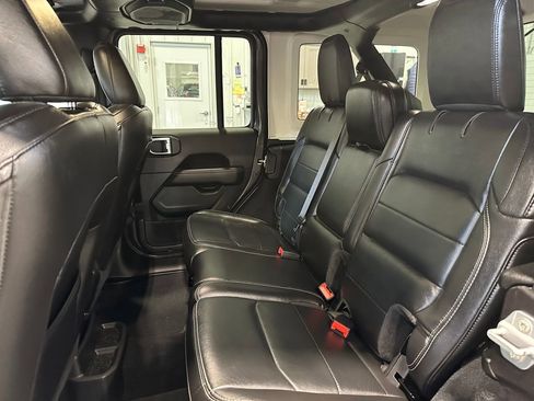 Used 2019 Jeep Wrangler Unlimited Sahara w/ Cold Weather Group image 28