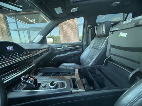 Used 2022 Cadillac Escalade Sport Platinum AWD/4WD image 6