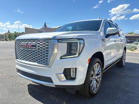 Used 2021 GMC Yukon XL Denali w/ Denali Premium Package AWD/4WD image 13