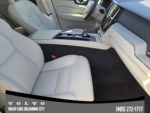 Used 2024 Volvo XC60 B5 Plus image 13