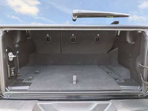 Used 2025 Jeep Wrangler Unlimited Rubicon 4xe w/ Convenience Group image 18