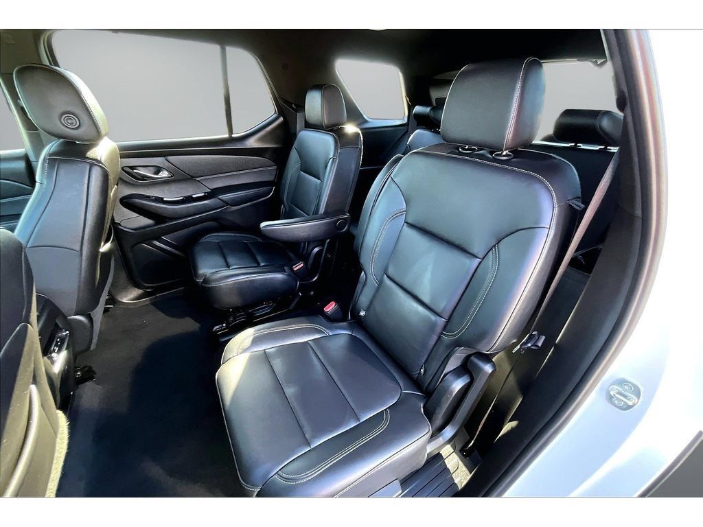 Used 2023 Chevrolet Traverse LT FWD image 19