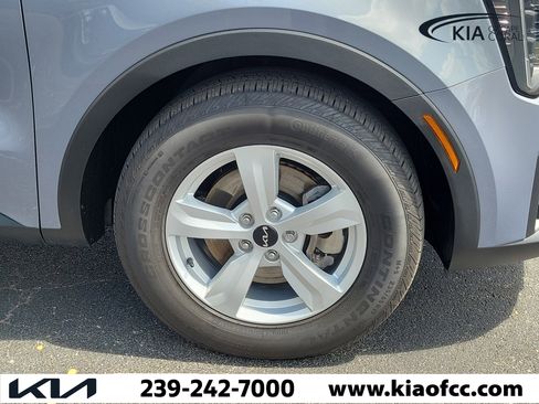 Certified 2025 Kia Sorento LX FWD image 7