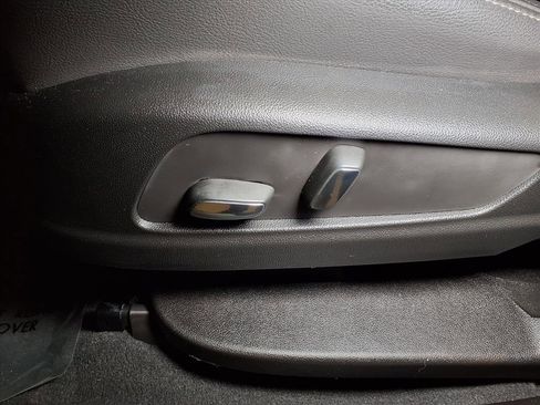 Certified 2025 Cadillac XT6 Luxury image 16