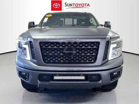 Used 2018 Nissan Titan PRO-4X w/ Pro-4x Convenience Package image 10