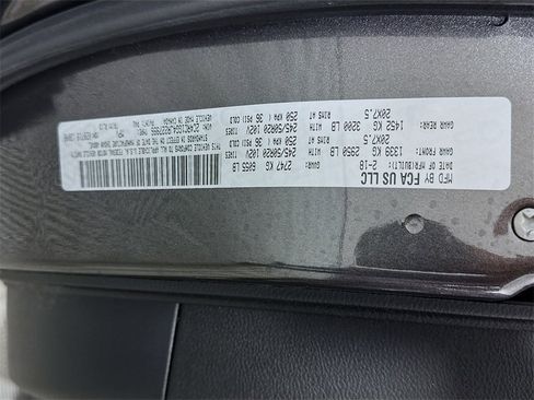 Used 2018 Chrysler Pacifica Limited image 18