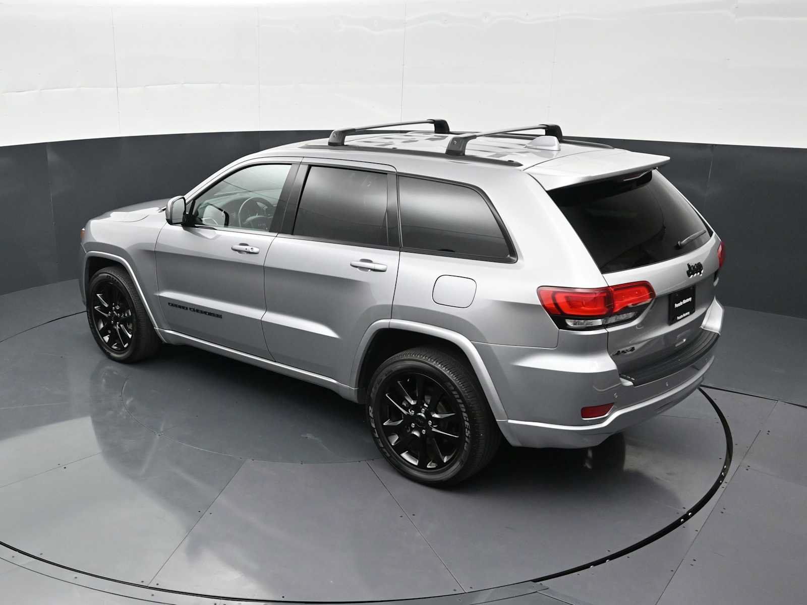 Used 2019 Jeep Grand Cherokee Altitude AWD/4WD image 30