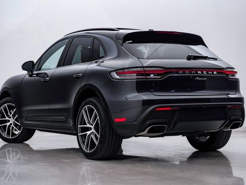 Certified 2025 Porsche Macan image 3