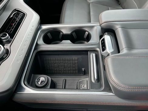 Used 2025 Ford Expedition Active AWD/4WD image 24