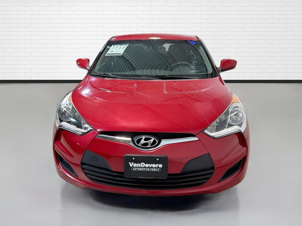 Used 2016 Hyundai Veloster FWD image 2