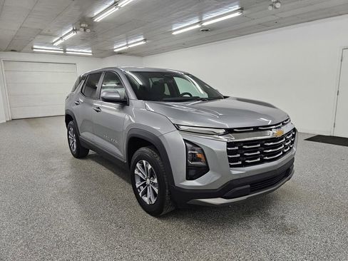 Used 2025 Chevrolet Equinox LT FWD image 3