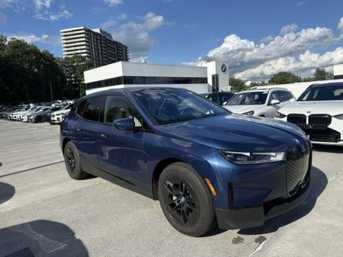 Used 2024 BMW iX xDrive50 w/ Convenience Package AWD/4WD image 2