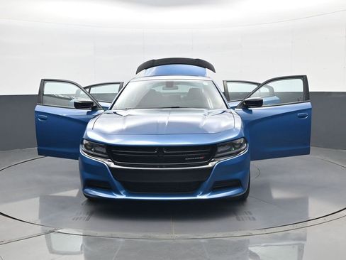 Used 2020 Dodge Charger SXT w/ Blacktop Package RWD image 31