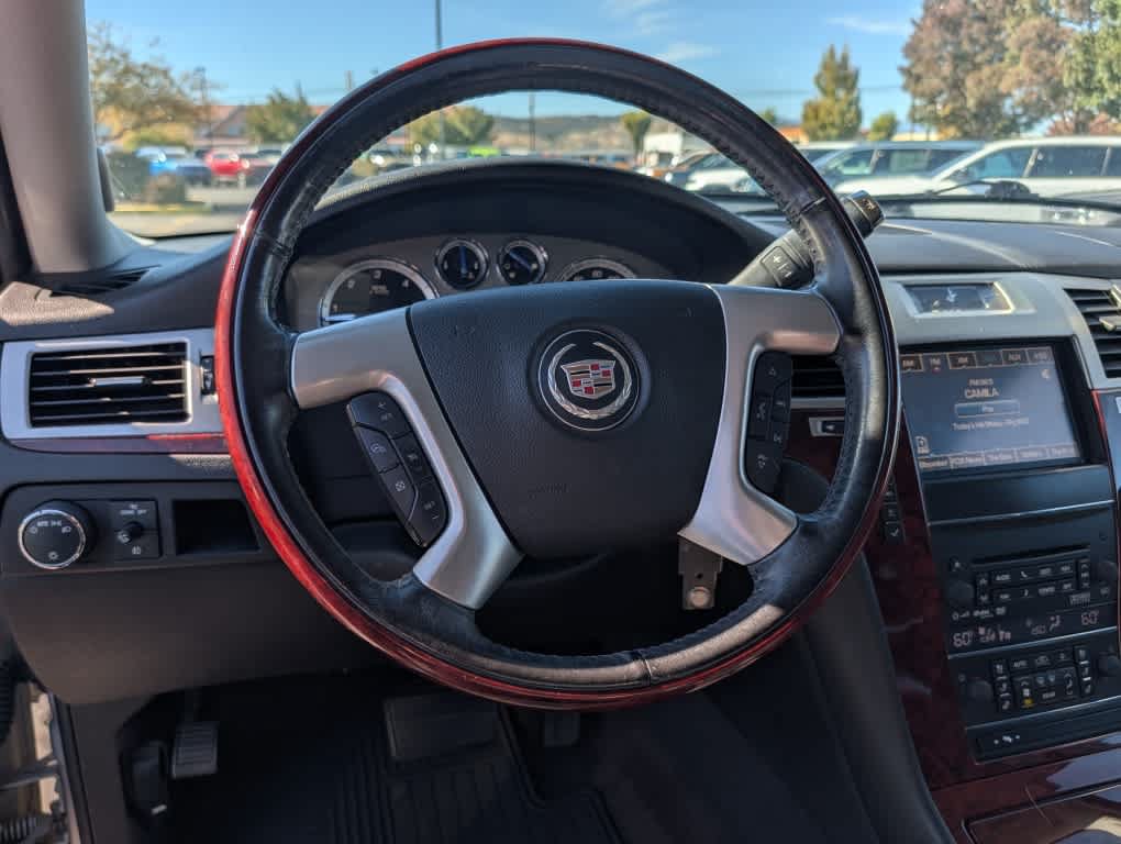 Used 2014 Cadillac Escalade Luxury AWD/4WD image 23